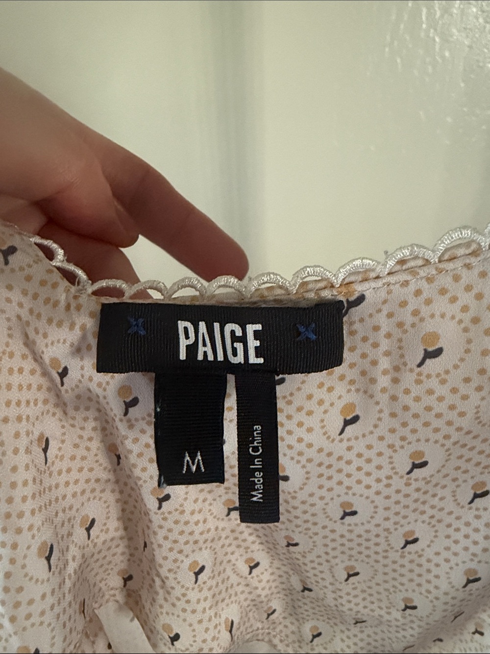 PAIGE Cream Lace-Trim V-Neck Camisole with Tiny 🌷 TulipPrint Size M - Picture 4 of 6